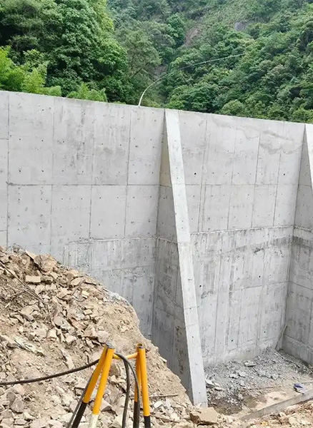 保定曲阳县重力式挡土墙